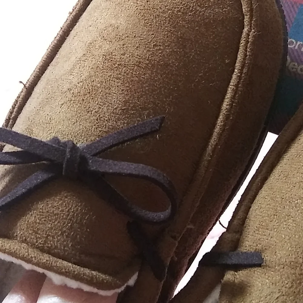 NEW Dearfoams slippers.